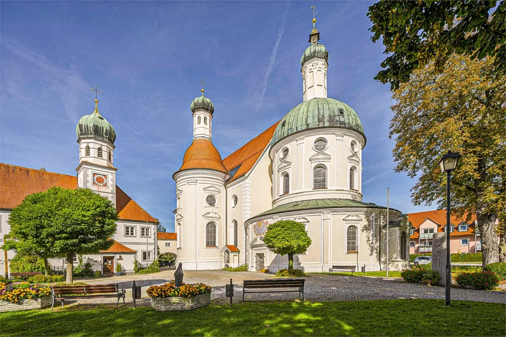 Klosterlechfeld Lechfeld Schwaben Bayern Wallfahrtskirche Maria Hilf Kloster Kalvarienberg Franziskusbrunnen Franziskanerplatz Obelisk